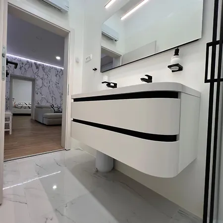 Grand Apartment